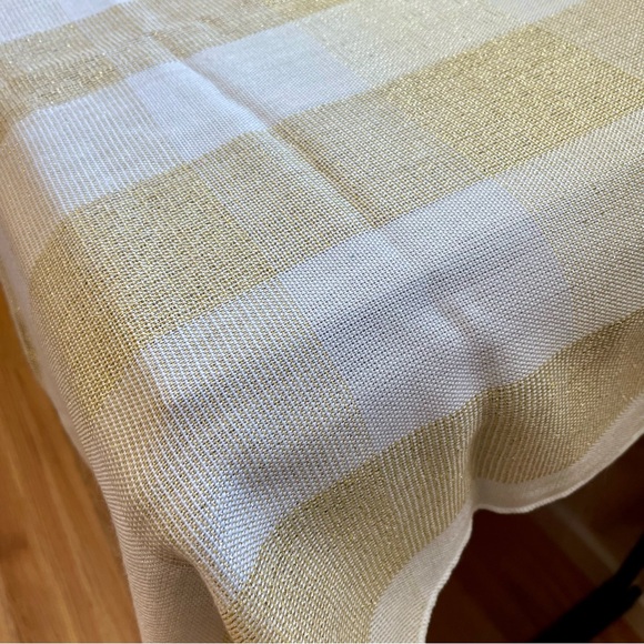 Metallic Gold and White Plaid Rectangular Tablecloth with Matching Cloth Napkins - Picture 8 of 13